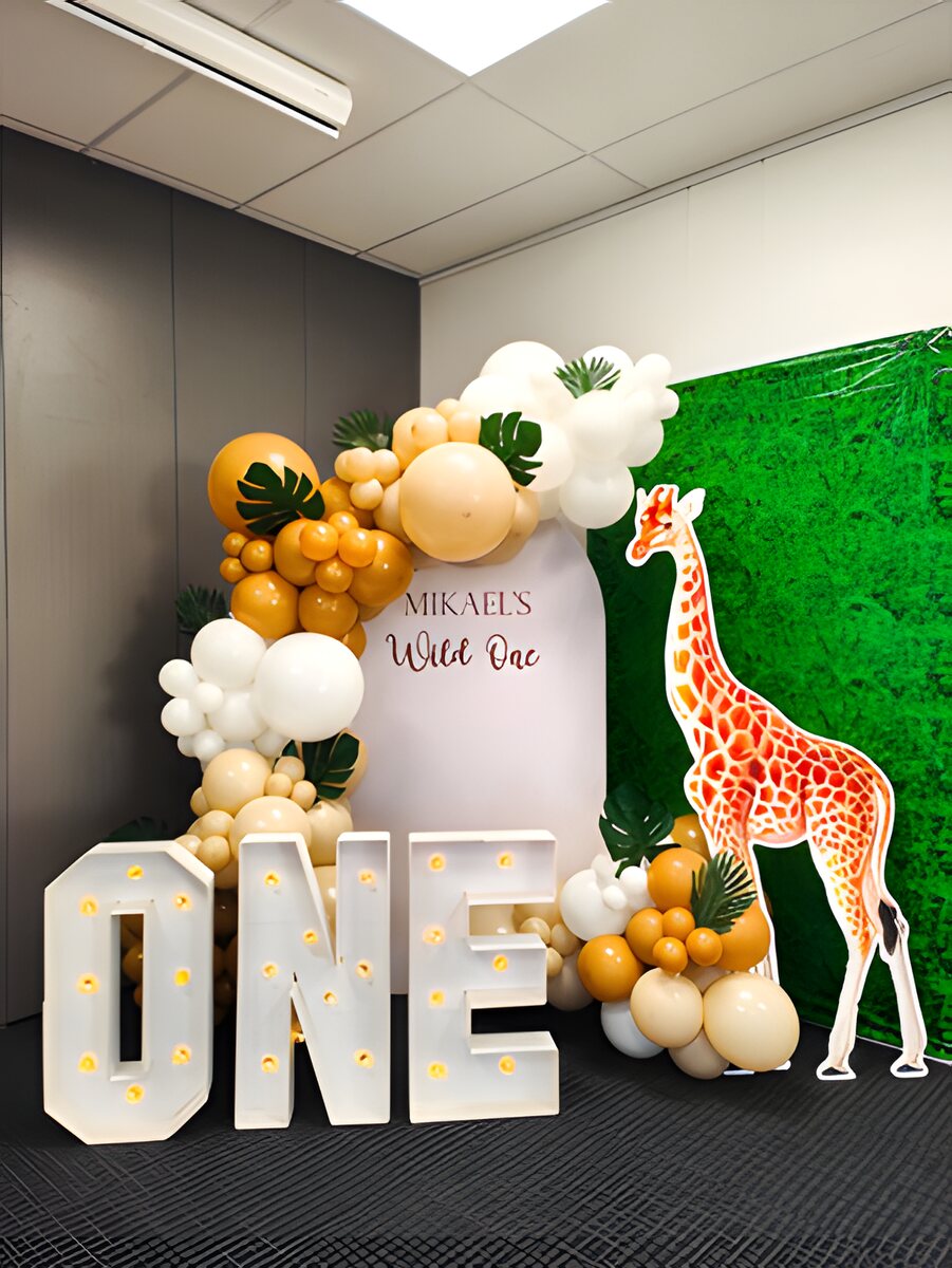 ONE first birthday balloon garland with a giraffe cutout